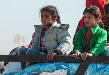 UNICEF/Delil Souleimain: Familias que huyen de la escalada de violencia en el noreste de Siria llegan a Tal Tamar,una pequeña ciudad en el oeste de la provincia de al-Hasakah.