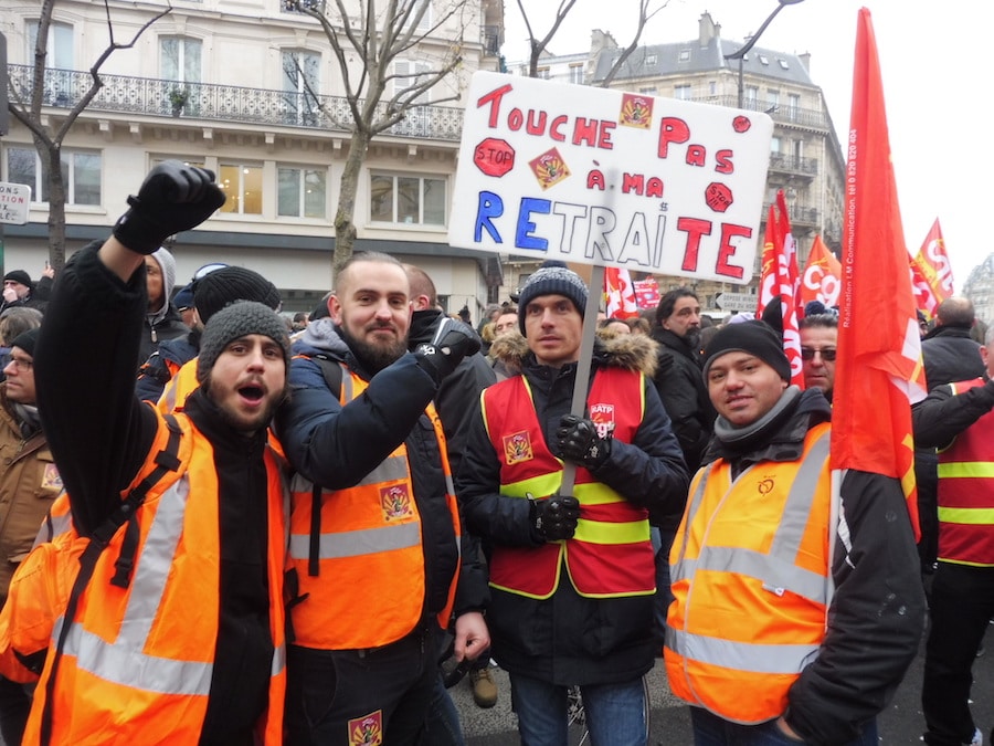 Paris-5DIC2019-Obreros-metro-en-huelga Francia: éxito de la huelga general contra la reforma de las pensiones