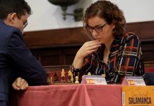 Alberto Prieto: Sabrina Vega durante el pasado torneo de Salamanca.ante el tataranieto de Unamuno, Miguel Santos.