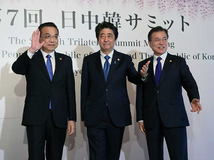 Li-Keqiang-con-Shinzo-Abe-y-Moon-Jae-in Beneficio mutuo frente a guerra comercial