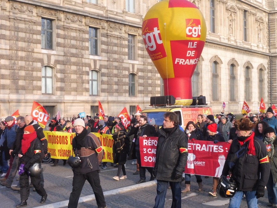 Paris-CGT-ile-de-France-globo Francia: 61 % pide que Macron retire su “reforma” de las pensiones