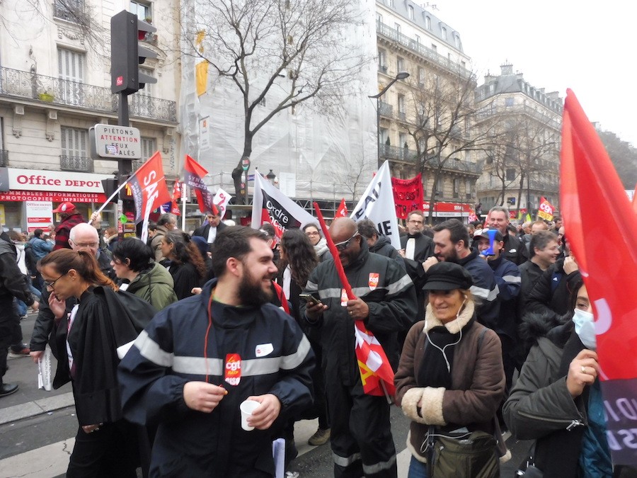 Paris-manifestantes-CGT Francia: 42 días de huelga contra el proyecto Macron