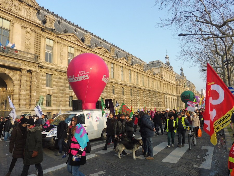 Paris-sindicato-SUD-huelga-24ENE2020 Francia: 61 % pide que Macron retire su “reforma” de las pensiones