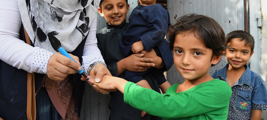 Unicef-Frank-Dejongh-vacuna-polio-en-Kabul Poliomielitis: la OMS recomienda declarar emergencia de salud en varios países