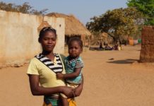 zimbabue mujer en el ámbito rural