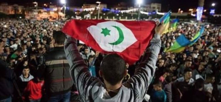 Protesta-Alhucemas-bandera-República-del-Rif El CNDH marroquí insta a investigar torturas y tratos inhumanos en el Rif