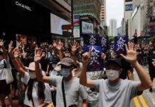 Hong Kong: manifestantes en el barrio de Kowloon Tong, 24 de mayo de 2020