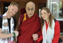 El Dalai Lama con Abraham y Junelle Kunin