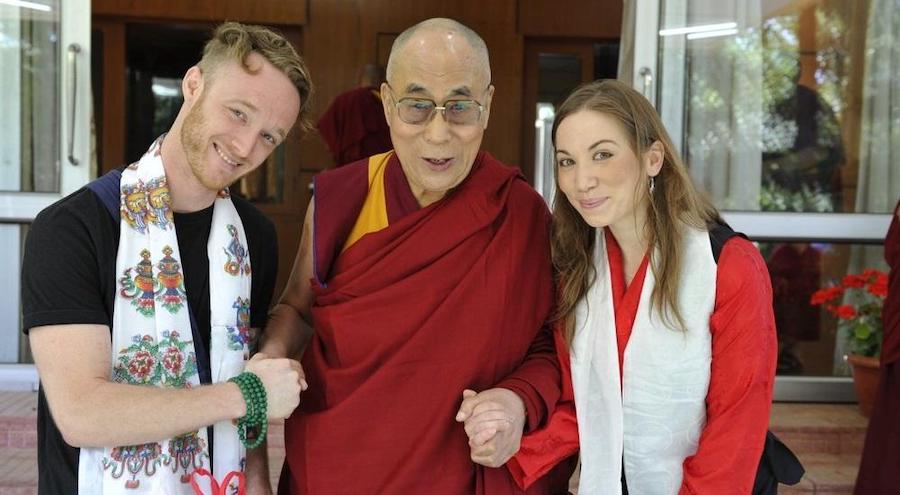 Dalai-Lama-con-Abraham-y-Junelle-Kunin El Dalai Lama celebra su 85 cumpleaños con un disco