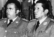 Luis Arce Gómez, a la izquierda junto al dictador Luis García Meza