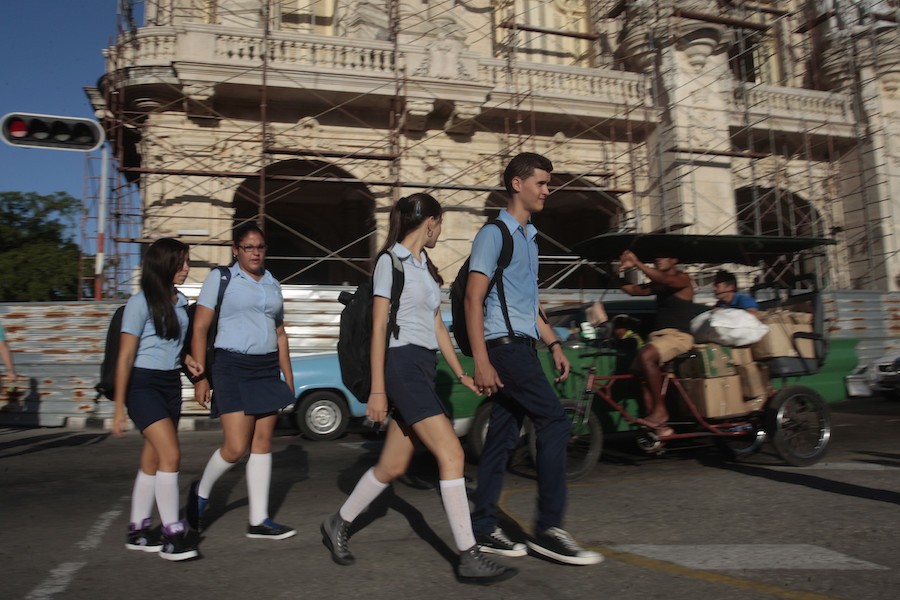 Pareja-estudiantes-Habana-©-Jorge-Luis-Baños-IPS- Apoyos a Cuba en la lucha contra la Covid y la recuperación socioeconómica