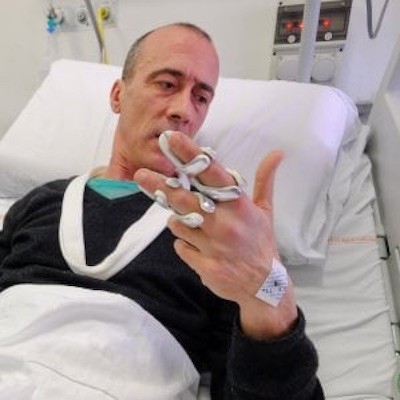 Stefano-Origone-hospitalizado Génova: cuatro policías a juicio por patear a un periodista
