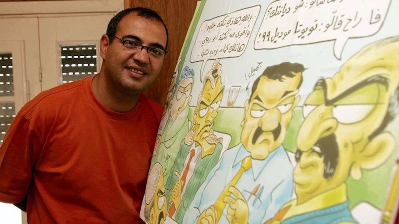 Emad-Hajjaj-con-personaje-Abu-Mahjoob Caricaturista jordano acusado por un dibujo satírico contra Emiratos Árabes Unidos