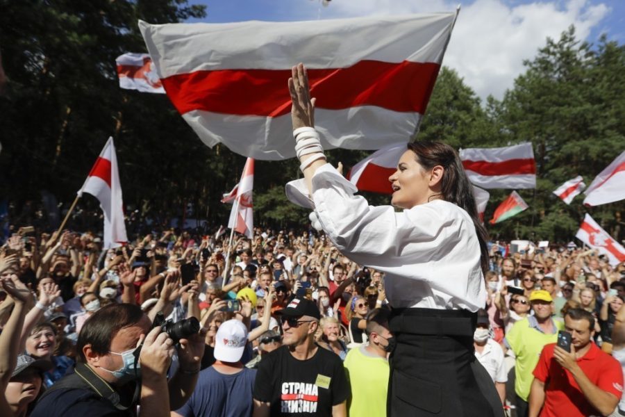 Svaytlana-Tsikhanouskaya-en-un-mitin-electoral-e1597075887978 Bielorrusia: violencia policial contra manifestantes pacíficos