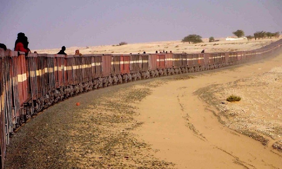 Tren-del-Sáhara-vagones El fotógrafo Adrian Guerin premiado por una imagen del «tren del Sáhara»
