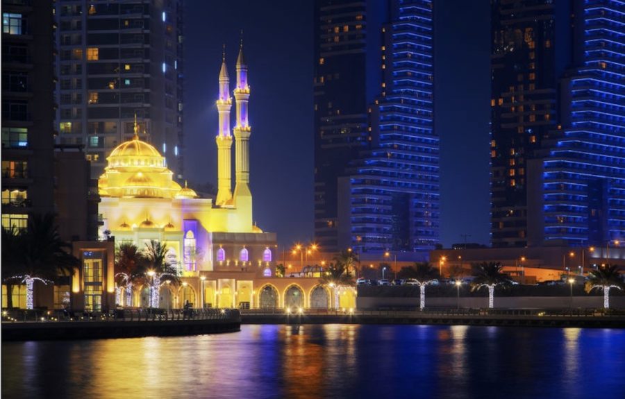 Dubai-mezquitas-rascacielos-e1605120294463 Emiratos Arabes Unidos: se aprueba el consumo de alcohol y el concubinato