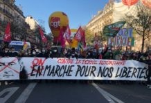 Manifestación en París por la democracia y contra la violencia policial, pancarta de la CGT. 28NOV2020
