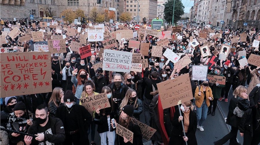 polonia-mujeres-protestas-aborto-2 Peligra la vida de las mujeres en Polonia por no poder acceder a un aborto seguro