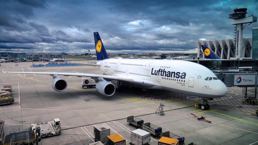 aeropuerto-aviones-lufthansa-e1606811199382 La demanda de viajes aéreos no regresará hasta mediados de 2020