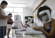 Las elecciones municipales de Brasil, el 15 de noviembre en primera vuelta y el 29 la segunda, se escenificaron con rígidas medidas de protección contra la covid. Los contagiados y los muertos por la pandemia sufrieron un gran repunte las últimas semanas en país, que se mantiene como el tercero en el mundo de personas afectadas por el coronavirus, detrás de Estados Unidos e India. Foto: Fernando Frazão/ IPS/ Agência Brasil