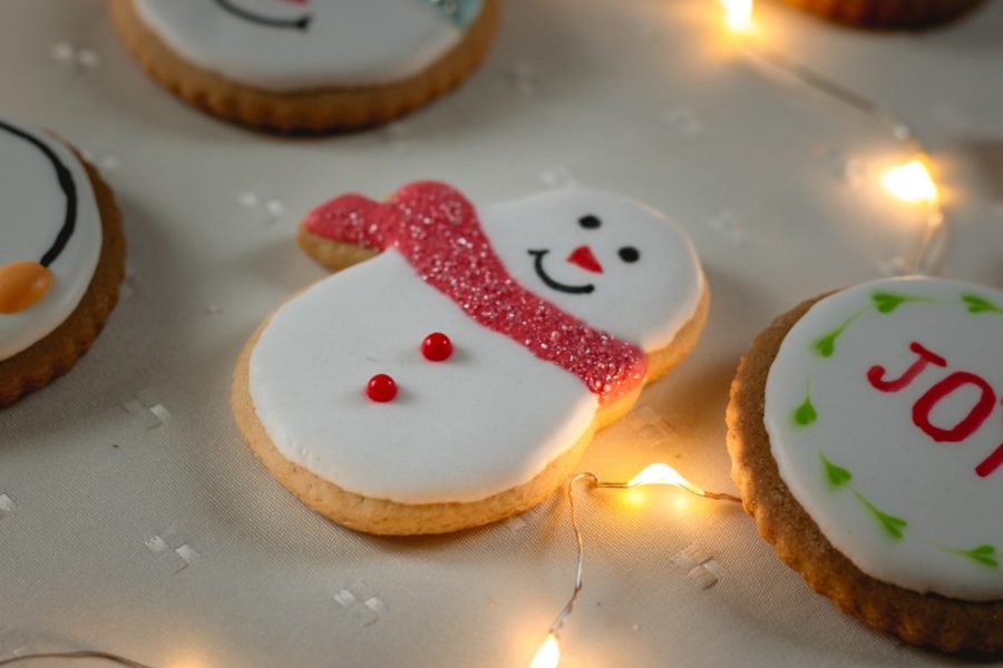 galletas-navideñas-e1608574447888 Las cuatro mejores ideas para pasar la Navidad y los días de fiesta en casa con la familia