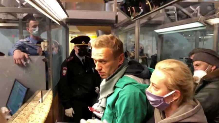 Navalny-detenido-en-Moscú Alexei Navalny, regreso a Rusia y detención en el aeropuerto