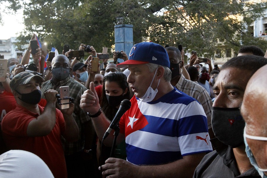 j-l-baños-ips-miguel-díaz-canel-con-jóvenes La ciudadanía cubana espera respuestas a múltiples retos en 2021