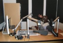 © Jeffrey Moyo (IPS): estudio radio en Zimbabue