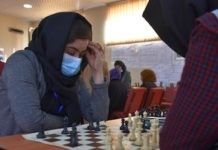 Mujeres juegan al ajedrez en Afganistán