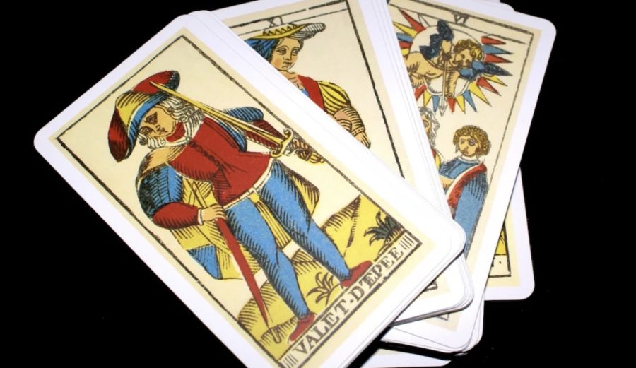 cartas-de-tarot-900x521 Aurora Bellido denuncia todas las estafas de los videntes