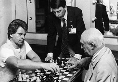 miguel-najdorf-ante-boris-spassky Mar del Plata, vinculación histórica con el ajedrez