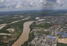 La región del río Arauca, en una vista aérea junto a la capital departamental colombiana del mismo nombre. © UNAL