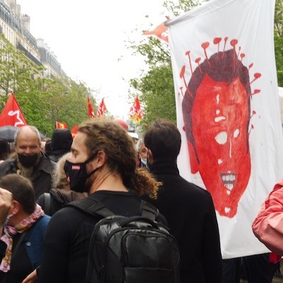 1may2021-paris-macron-caricatura Francia 1 de mayo: la esperanza de nuevo en la calle