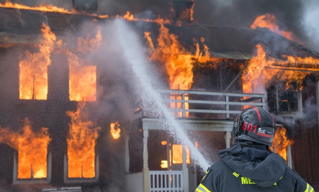 bomberos-incendios-viviendas Contratar un seguro de hogar te proporciona todas estas ventajas