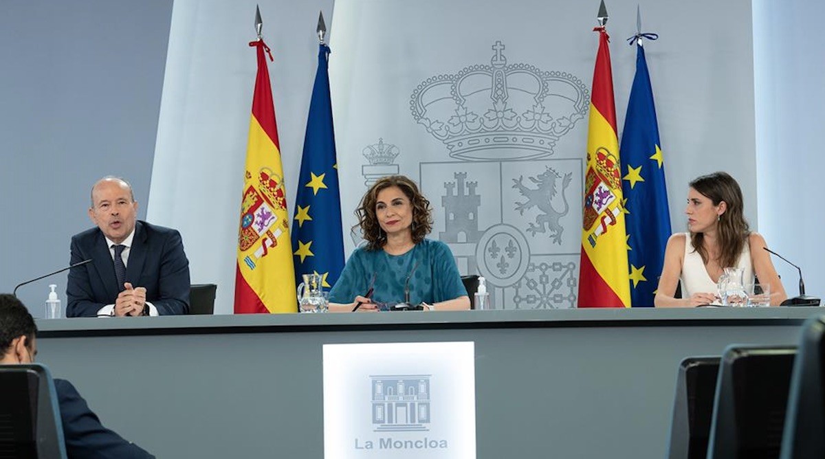 maría-jesús-montero-con-irene-montero-y-juan-carlos-campo El Gobierno de España aprueba la igualdad real y efectiva de las personas trans