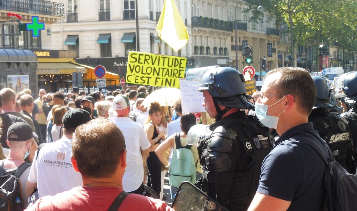 julio-feo-francia-parís-servidumbre-voluntaria Francia: fuerte movilización contra el «pase sanitario» de Macron