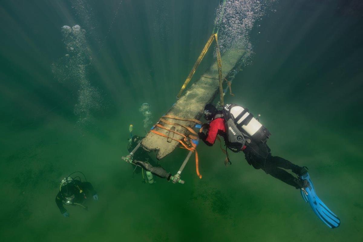 fabien-langenegger-recuperando-restos La Dendrocronología y la memoria del agua ayudan a datar un galeón español