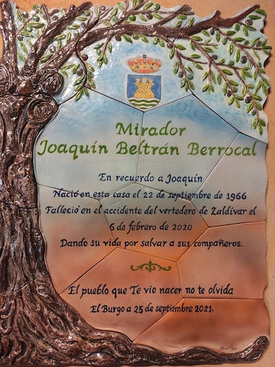 joaquín-beltrán-placa-detalle Homenaje a Joaquín Beltrán, fallecido en el vertedero de Zaldivar