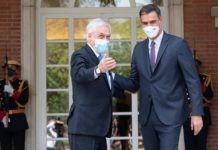 El presidente del Gobierno de España, Pedro Sánchez, recibe al presidente de la República de Chile, Sebastián Piñera, en el Complejo de la Moncloa.