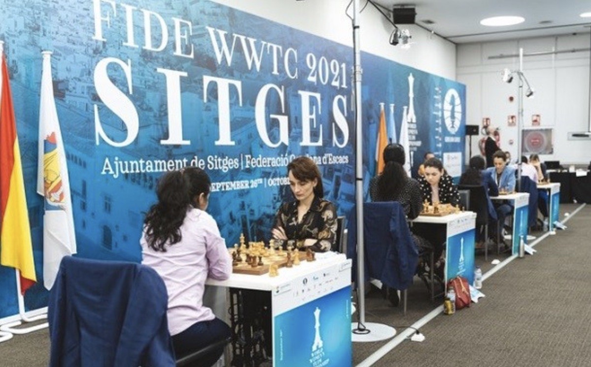 ajedrez-sitges-campeonato-femenino-2021 FIDE: Polémico patrocinio del ajedrez femenino con una empresa de aumento de senos