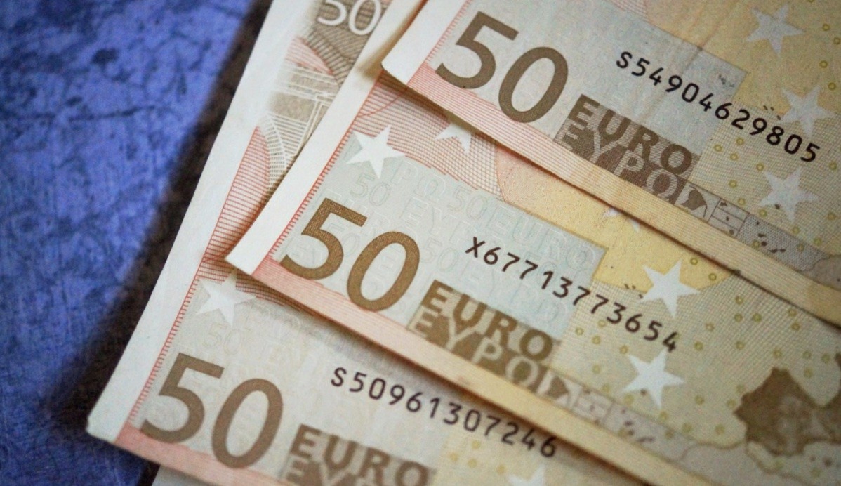 dinero-billetes-cincuenta-euros ¿Qué hay que saber sobre los créditos personales en línea?