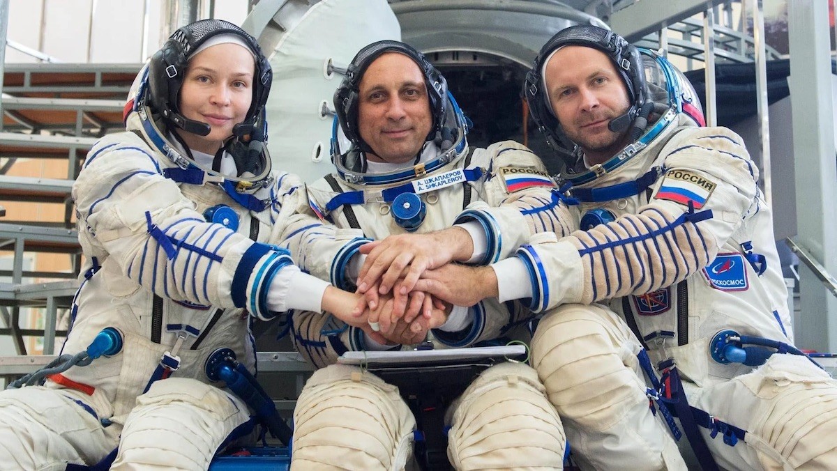 Regresa a la tierra el equipo ruso que ha rodado la primera película en el  espacio | Periodistas en Español