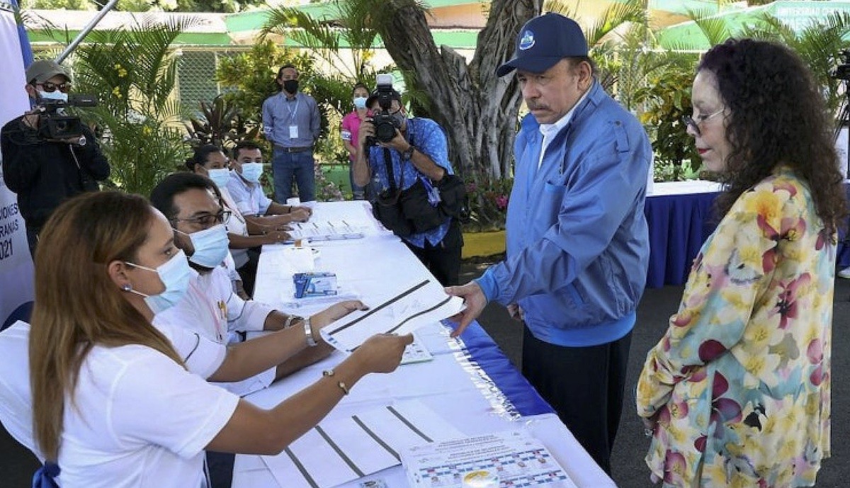 ortega-y-murillo-votan-el-7nov2021 Nicaragua: Daniel Ortega, de revolucionario a dictador