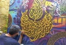 Artista argelino especializado en caligrafía árabe