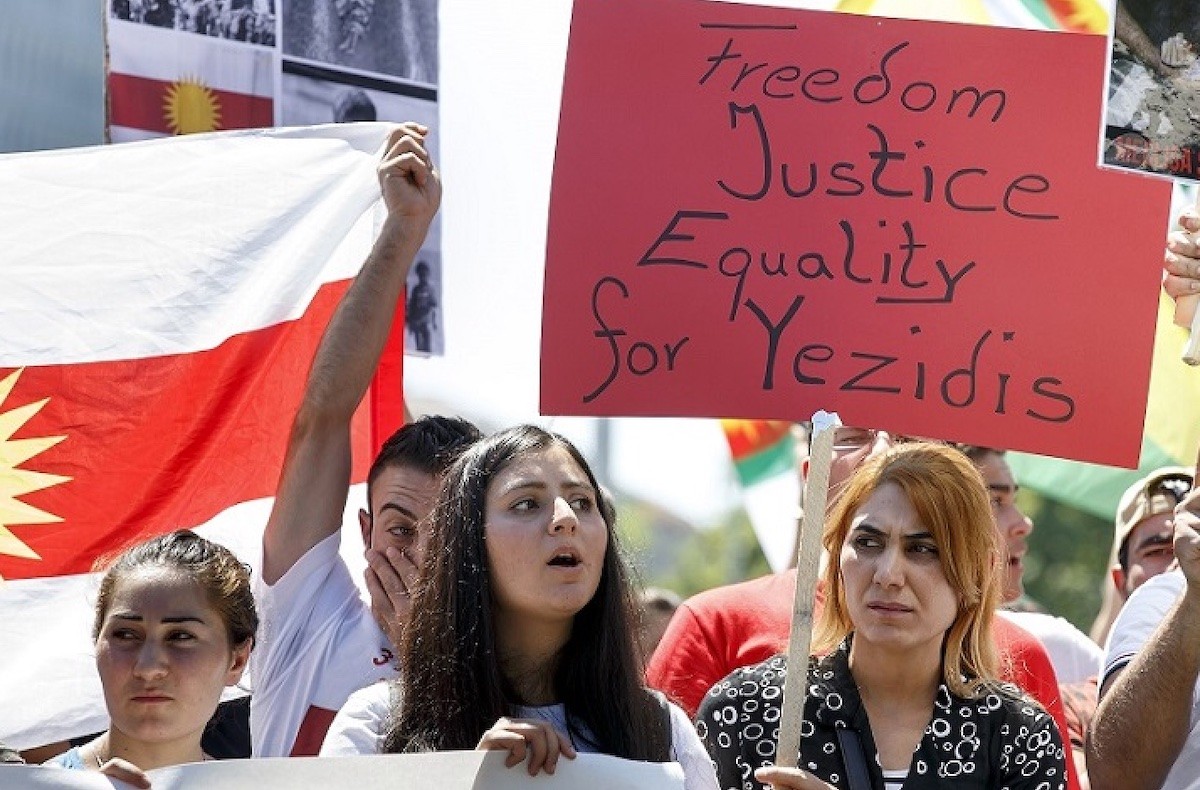 protesta-Parlamento-Europeo-por-Genocidio-Yazidí Primera condena internacional por genocidio y crímenes contra la comunidad yazidí