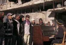 Little Palestina escena piano