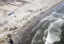 Presidencia de Perú Vista aérea de la zona afectada por el derrame de petróleo en la costa peruana, en la provincia constitucional del Callao, Perú.