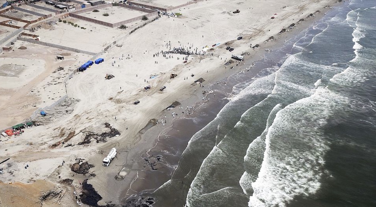 zona-afectada-por-el-petróleo-en-el-Callao-Perú Vertido de petróleo de Repsol en Perú: La ONU proporcionará técnicas nucleares para superar la crisis medioambiental