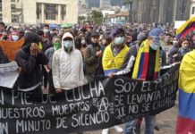 Manifestación en Colombia contra la violencia de la que son víctimas numerosos activistas por los derechos humanos y personas con liderazgo social. La CIDH reiteró su alarma por esos crímenes y reclamó mayor presencia y cumplimiento de sus compromisos por parte del Estado colombiano. © CCEEU