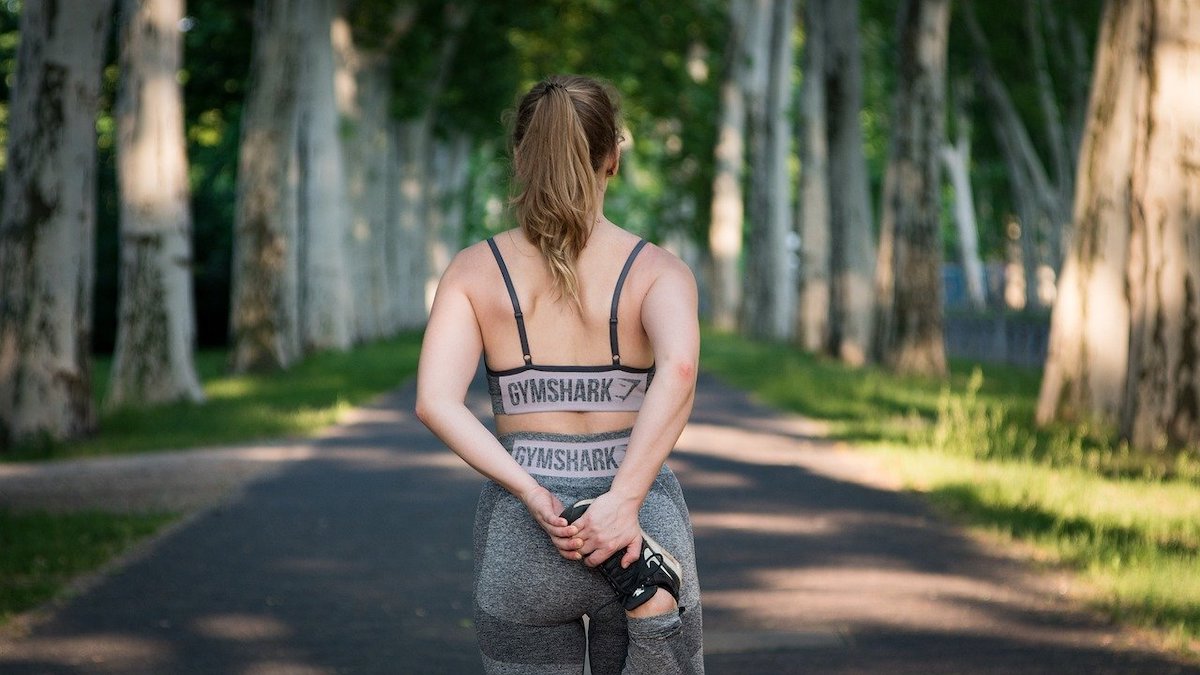 actividad-deporte-mujer-prevenir-lesiones ¿Cómo prevenir las lesiones por sobrecarga muscular?